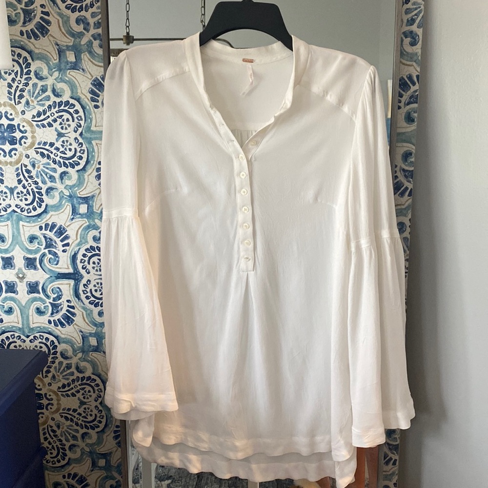Free People white beautiful shirt!